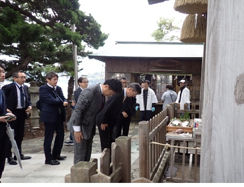OKIコムエコーズ大塚社長による大瀬神社参拝